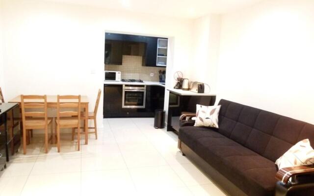 SS Property Hub - Apartment close to Hyde Park