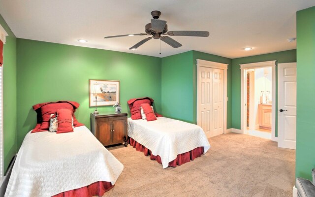 Beautiful Central Fayetteville Townhome w/ Views!