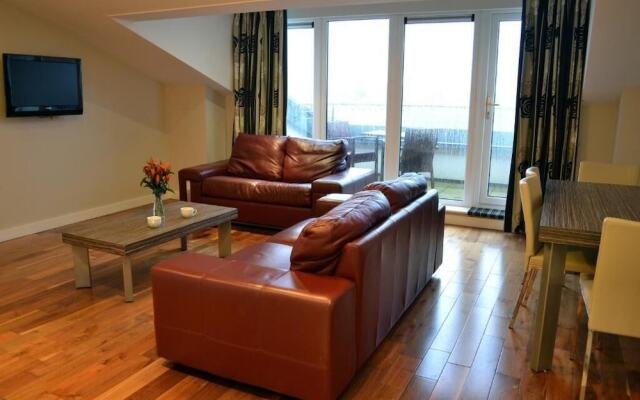 Carrick Plaza Suites & Apartments