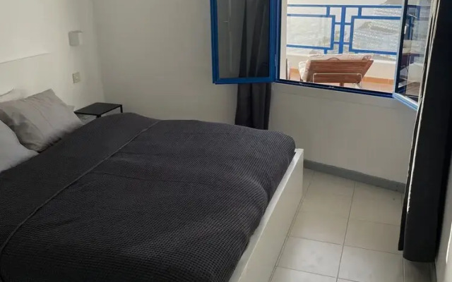 Sunny Modern Apartment - Sea View and Beach Access