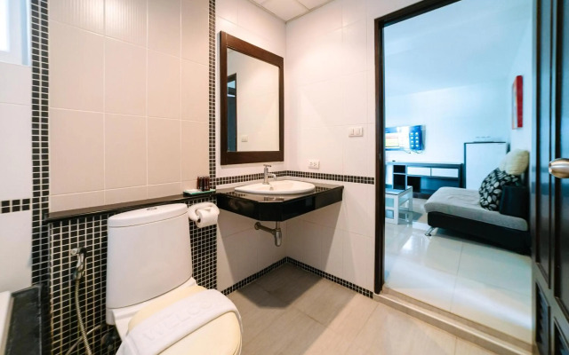 OYO 241 Ratana Hotel Sakdidet
