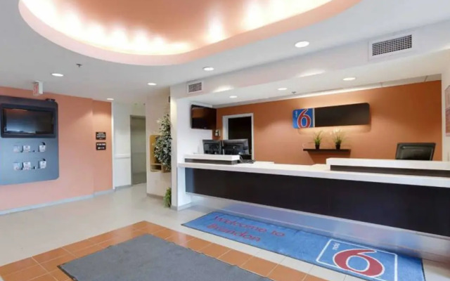 Motel 6 Brandon, MB