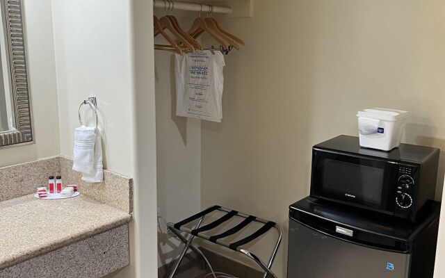 Travelodge by Wyndham Brea