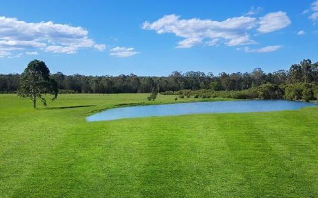 Kangaroo Cottage - cute Accom in bushland setting