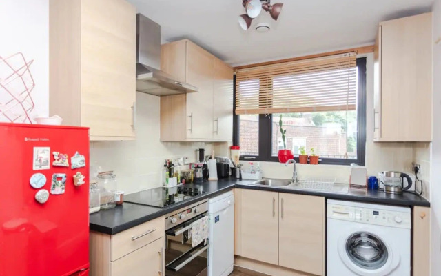 Serene 1 Bedroom Flat in Clapton With Balcony