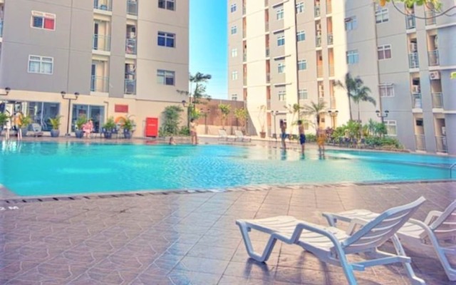 Bale Hinggil by Eric