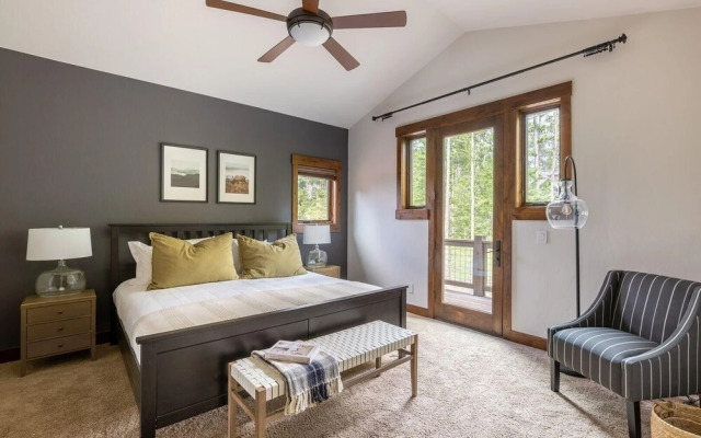 Dillon - Private Mountain Home w Hot Tub w Views & Shuffleboard!