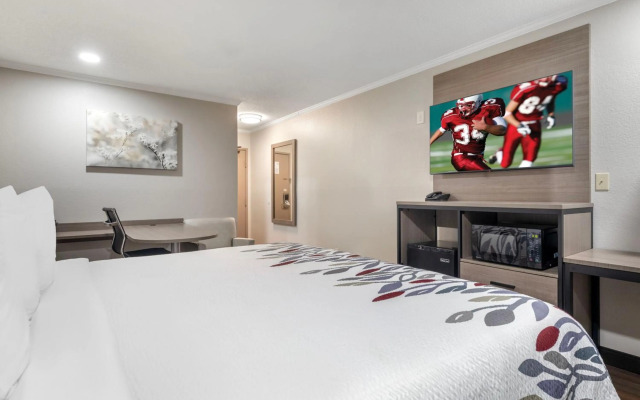 Red Roof Inn Suffolk