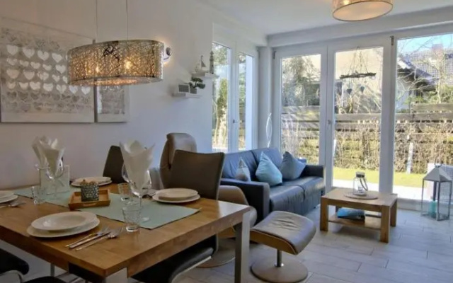 Strandperle; idyllisch gelegen mit Terrasse und Garten, für 4 Personen