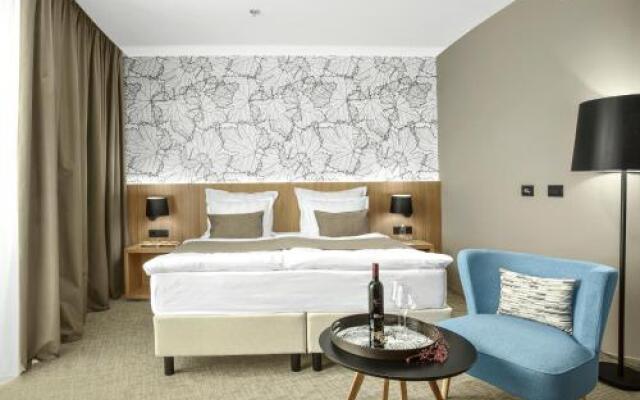 Mond, Resort & Entertainment