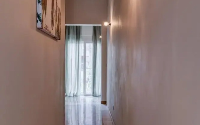 Spacious Apartment With Patio and Workspace