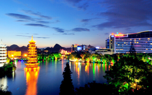Guilin Lijiang Waterfall Hotel