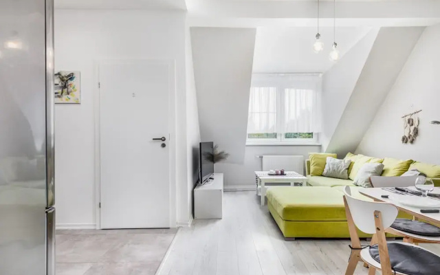 Grodzienska Apartment by Renters