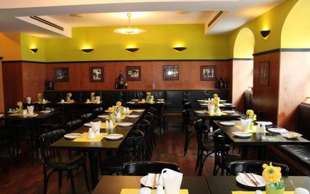 Hotel Deutsches Theater Stadtmitte (Downtown)