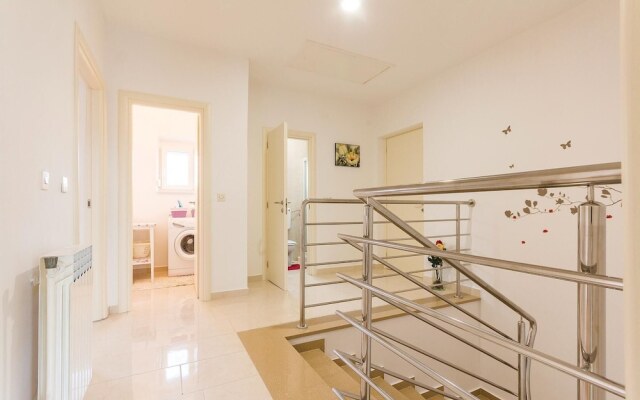 Stunning Home in Pula With Wifi and 5 Bedrooms