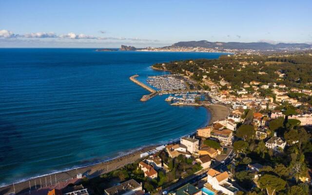 Galant Appartement en bord de mer avec terrasse