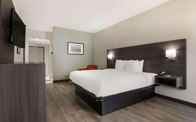 Quality Suites I-44