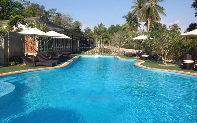 Check In & Chill Out Laem Sok Pier