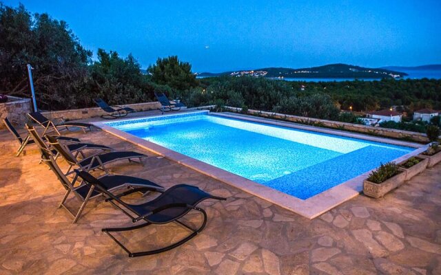 Stunning Home in Seget Vranjica with Outdoor Swimming Pool, Hot Tub & 4 Bedrooms