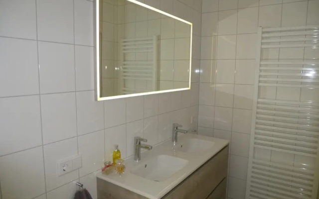 Contemporary Apartment in Kamperland near Lake