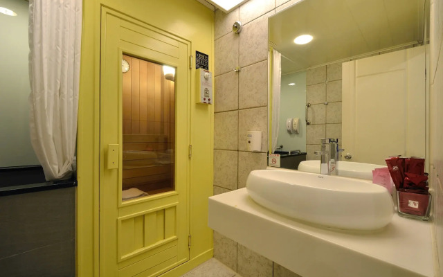 Yomi Hotel - MRT Shuanglian Station