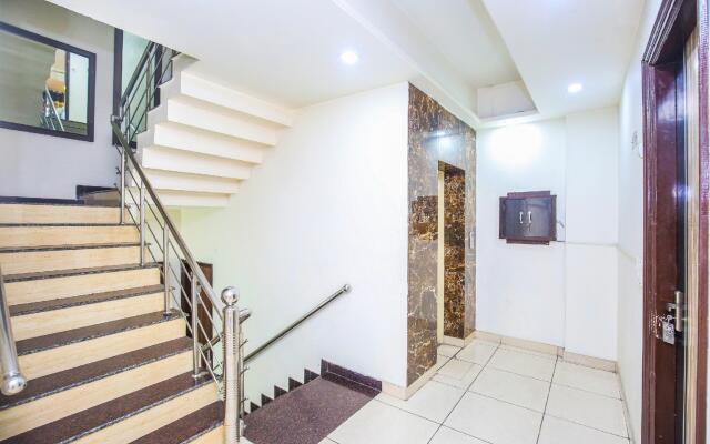 OYO 24978 Maryada Hotel
