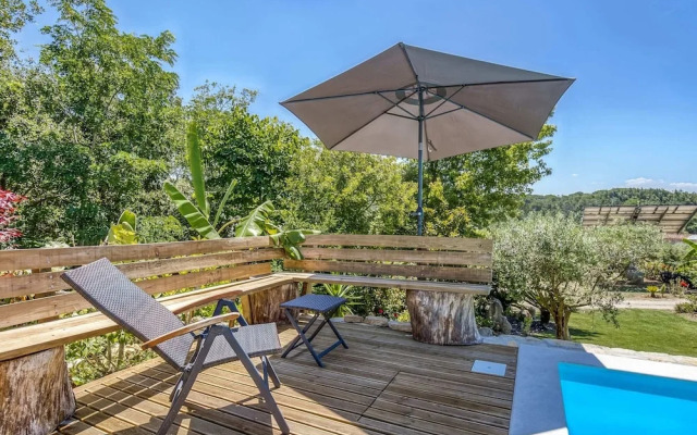 Carcavelos Villa With Pool