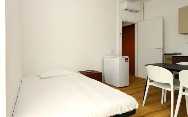 1-Bed apartment with balcony near subway