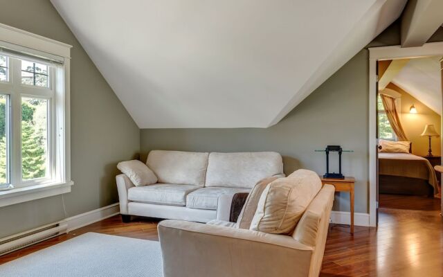 Parker by the Sea - Quaint Apartment with Beach Access