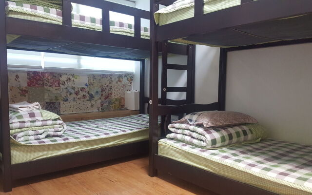 Dongbaekseom Guest House