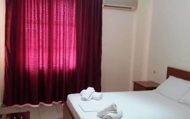 Apart-Hotel Llazari