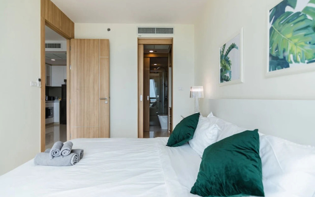 The Riviera Wongamat by Pattaya Holiday