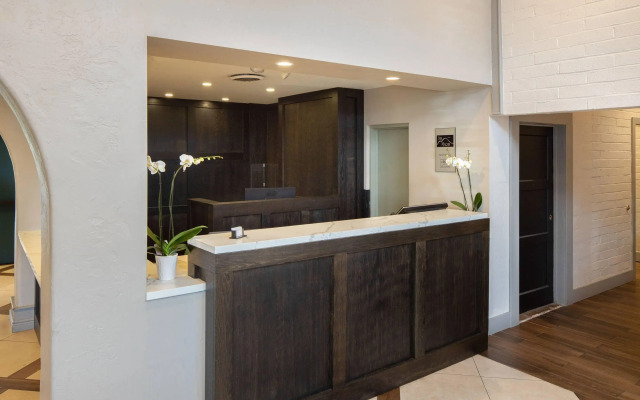 Inn Marin and Suites, an Ascend Collection Hotel