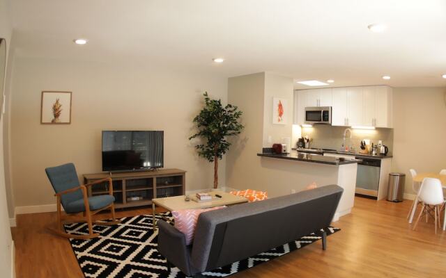 Kasa Mountain View Apartments