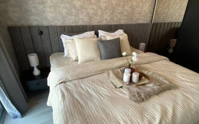 1 1 Balcony Deluxe Apart - Near Mall of Istanbul