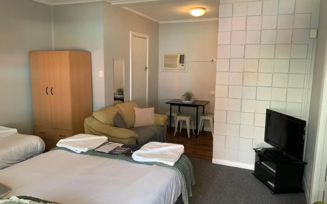 Hello Adelaide Motel and Apartments