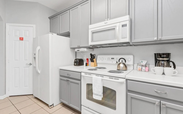 Newly Remodeled Lakeview Penthouse, Near Conv. Ctr