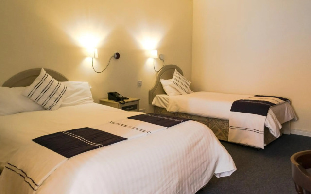 5 Corners Guest Inn