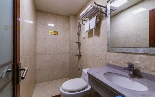 Longsheng Business Hotel