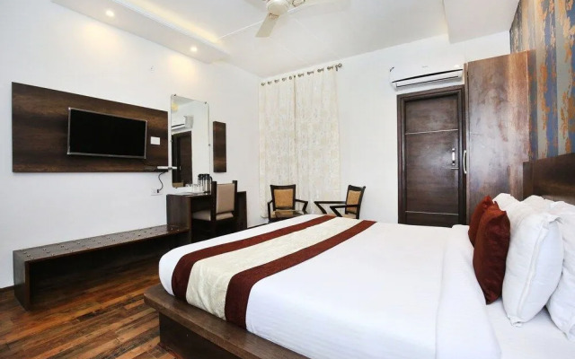 OYO Townhouse 561 Hotel Hollywood Heights