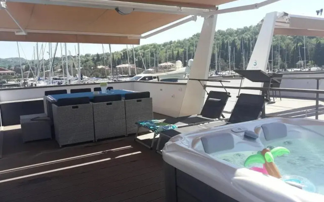 Adela Floating House