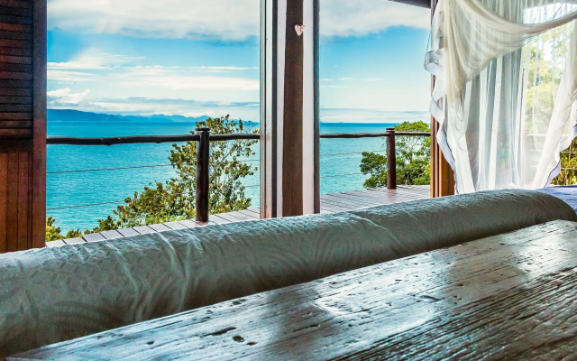 Casa de luxo com piscina e natureza em Ilhabela