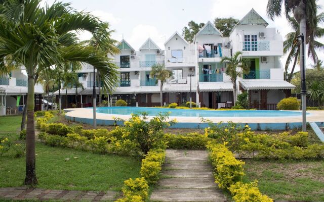 La Joliette Bungalow - Opposite Pereybere Beach