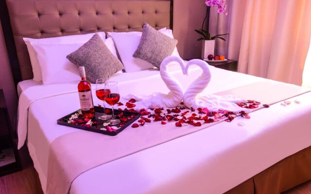 Aura One Hotel