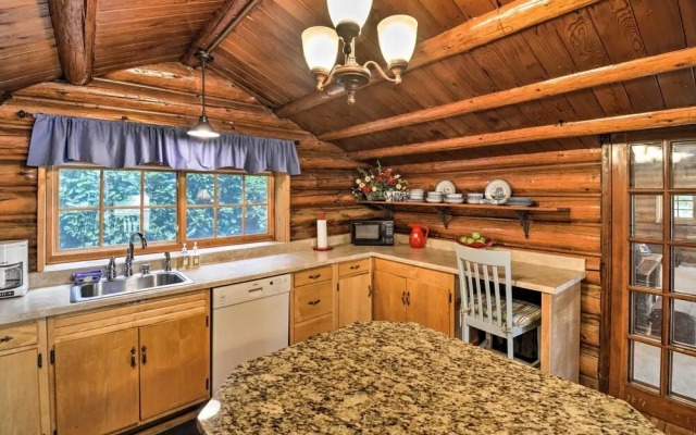 Historic Belfair Cabin Abode on the Hood Canal!