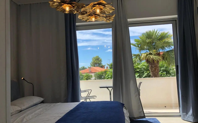 Studio Lycia Top 2020