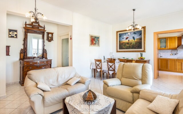Ranias Luxurious Apartment