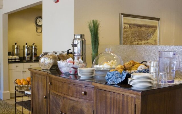 Silver Cloud Inn - Tacoma Waterfront