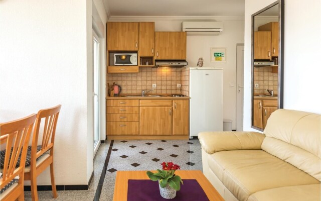 Beautiful Home in Makarska With Wifi and 1 Bedrooms