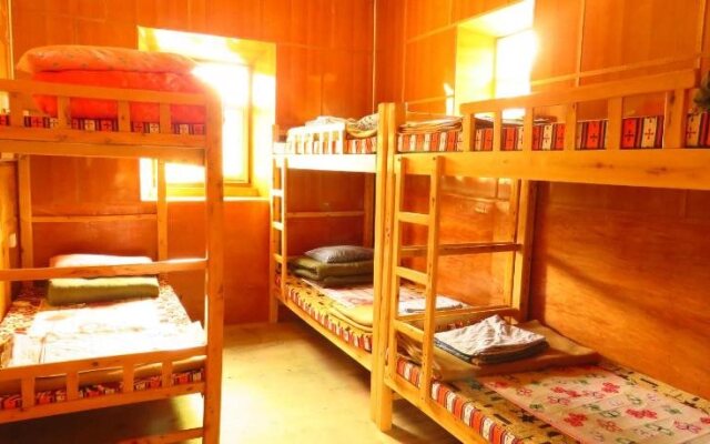 October Daocheng Youth Hostel